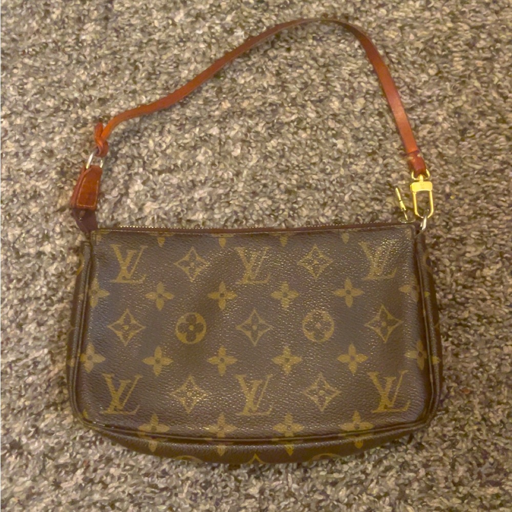 Louis Vuitton pochette